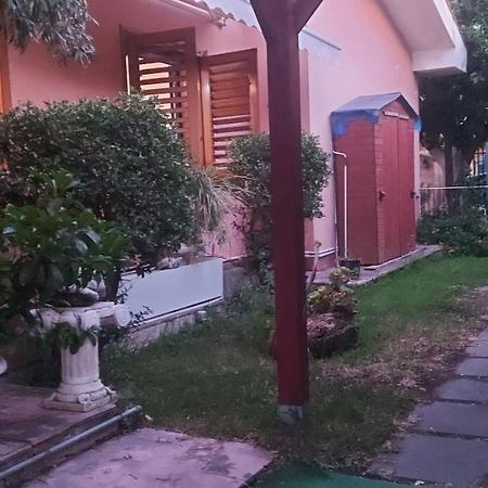 Stanza In Villa Con Giardino Con Box Doccia Idromassaggio Rent A Car Aci Bonaccorsi Εξωτερικό φωτογραφία