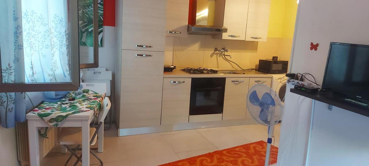 Stanza In Villa Con Giardino Con Box Doccia Idromassaggio Rent A Car Aci Bonaccorsi Εξωτερικό φωτογραφία