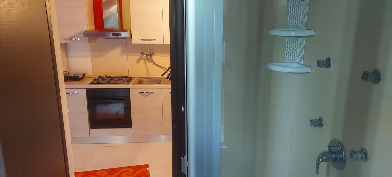 Stanza In Villa Con Giardino Con Box Doccia Idromassaggio Rent A Car Aci Bonaccorsi Εξωτερικό φωτογραφία