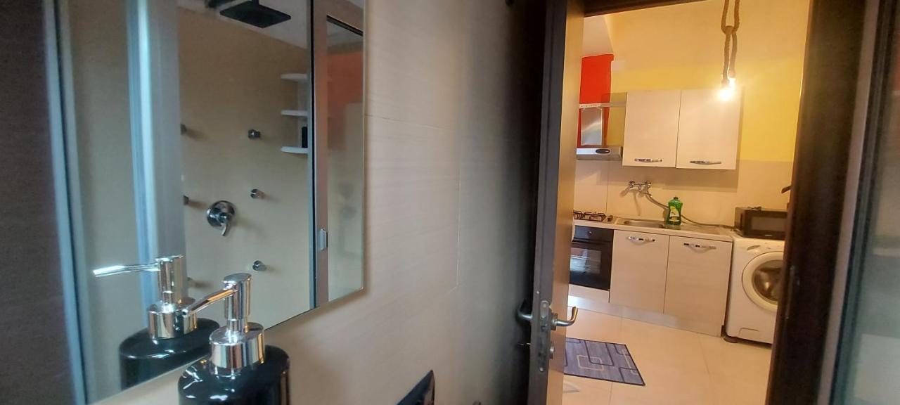Stanza In Villa Con Giardino Con Box Doccia Idromassaggio Rent A Car Aci Bonaccorsi Εξωτερικό φωτογραφία