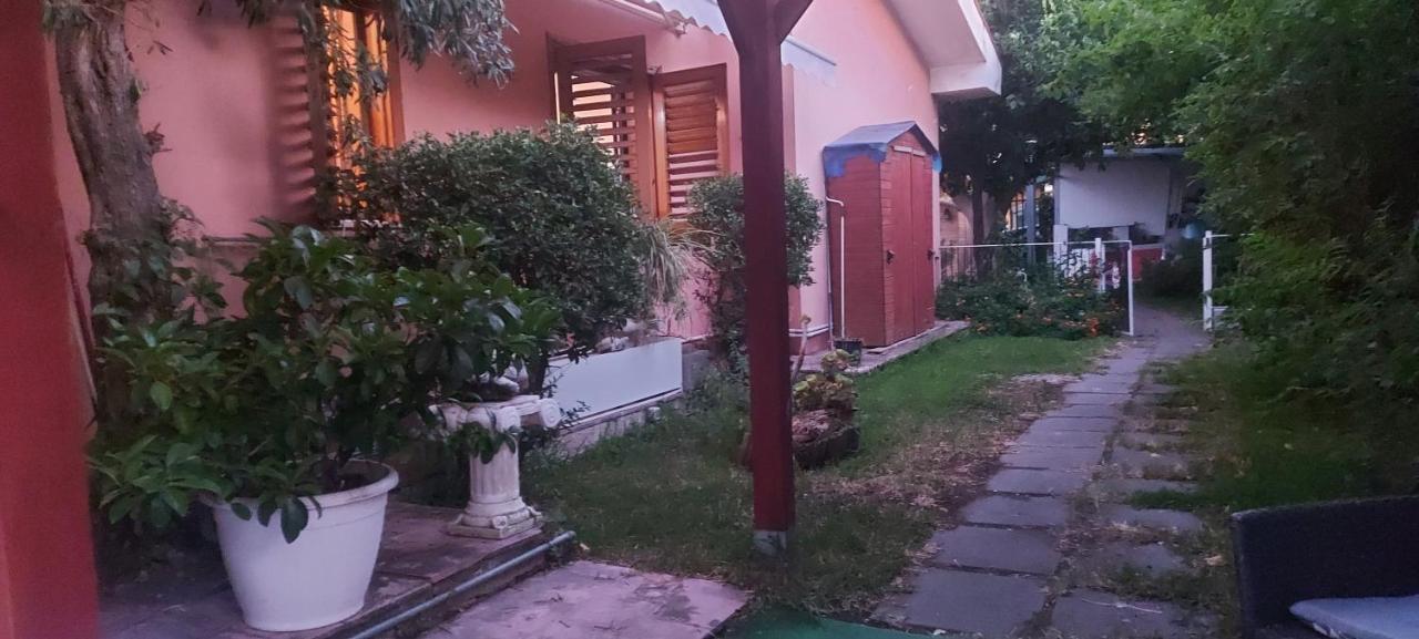 Stanza In Villa Con Giardino Con Box Doccia Idromassaggio Rent A Car Aci Bonaccorsi Εξωτερικό φωτογραφία