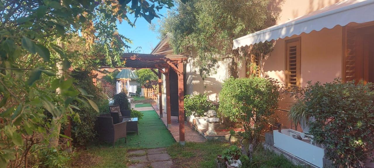 Stanza In Villa Con Giardino Con Box Doccia Idromassaggio Rent A Car Aci Bonaccorsi Εξωτερικό φωτογραφία